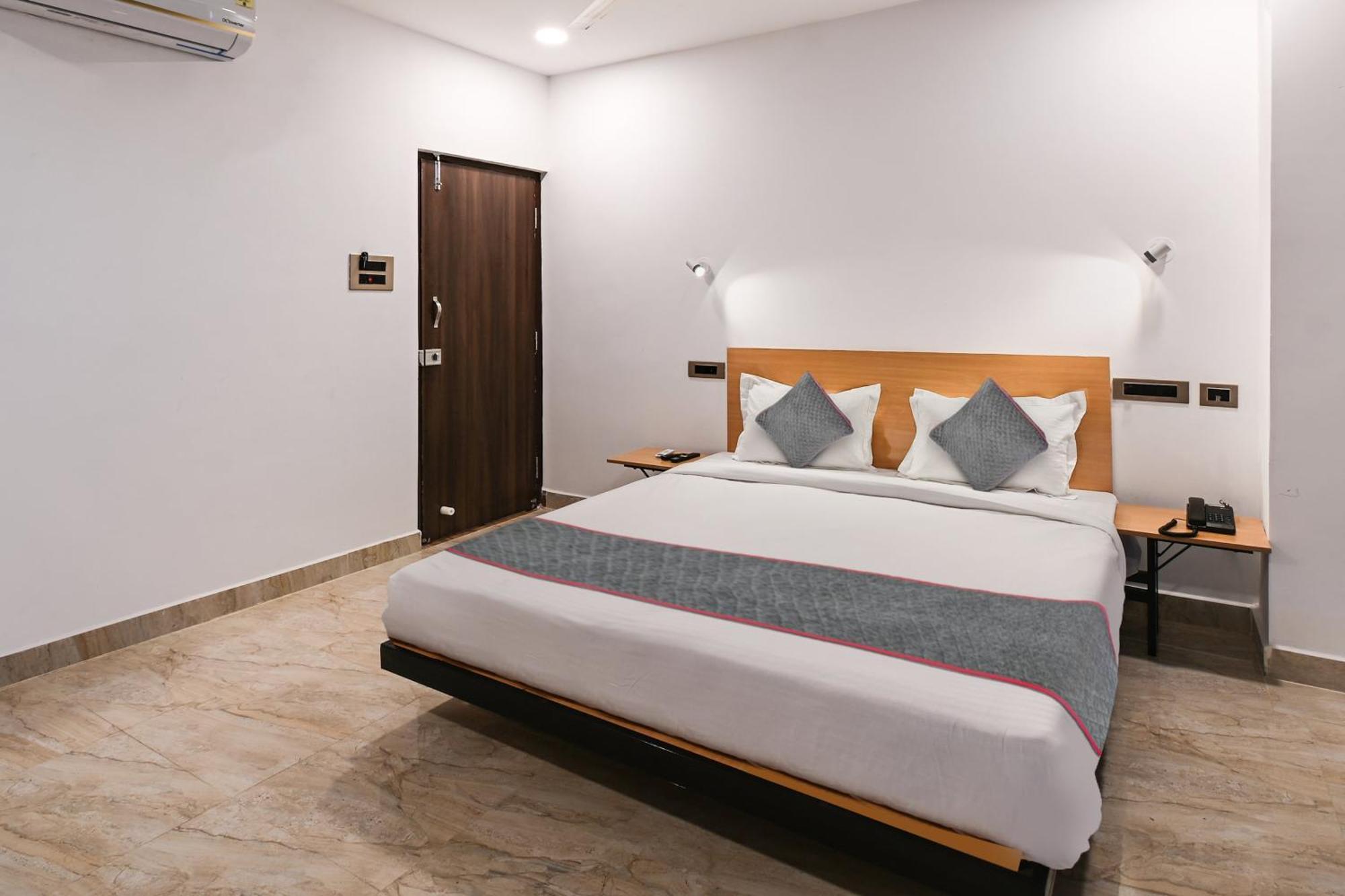 Super Townhouse De Alphabet Karmanghat Hyderabad Luaran gambar